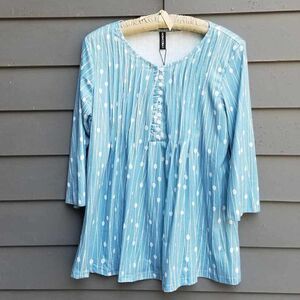NWT Noracora Blue White Knit Top size 12